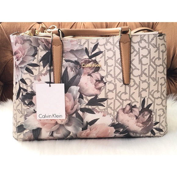 ❌❌SOLD❌❌Calvin Klein Unique Handbag - Picture 2 of 7